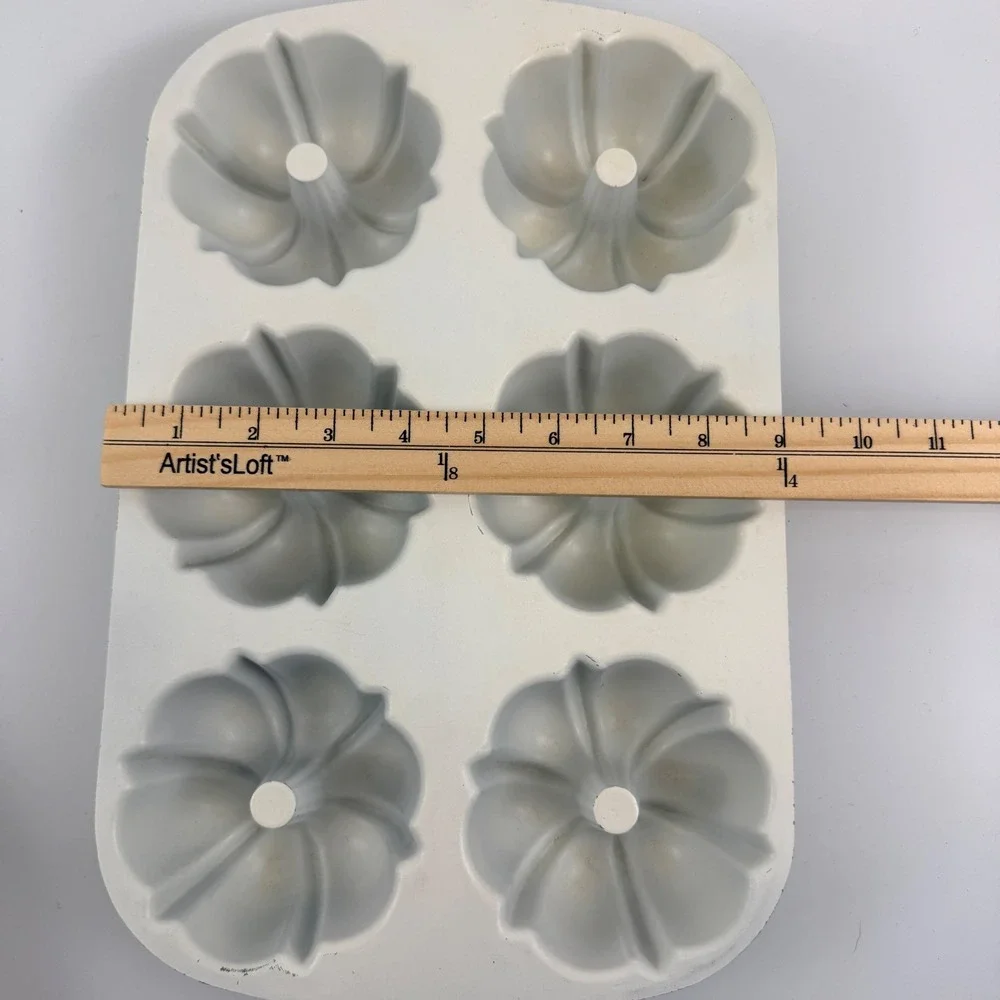 Vintage Nordic Ware Avocado Bundt-Lette Pan w/ Box Mini Bundt Cakes